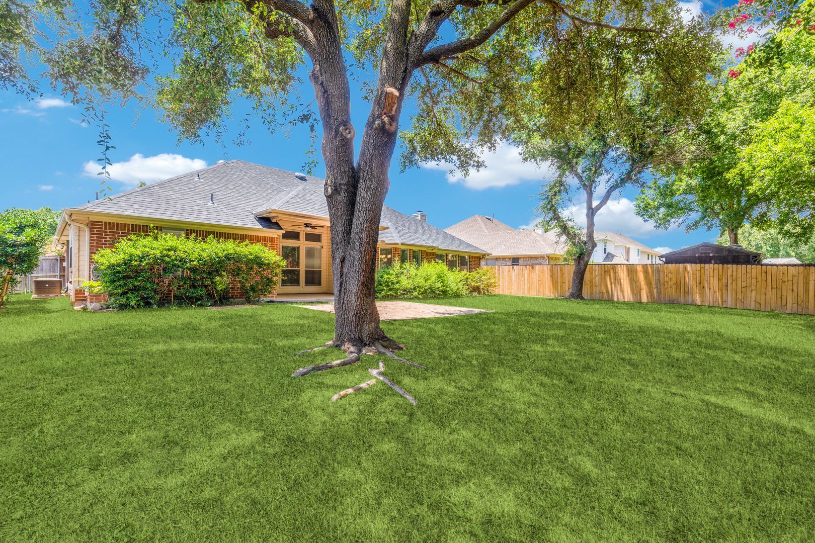 Building Photo - 1523 Wayside Dr