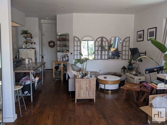 Building Photo - QUINCY STREET / Amazing Modern 1-Bed 1-Bat...