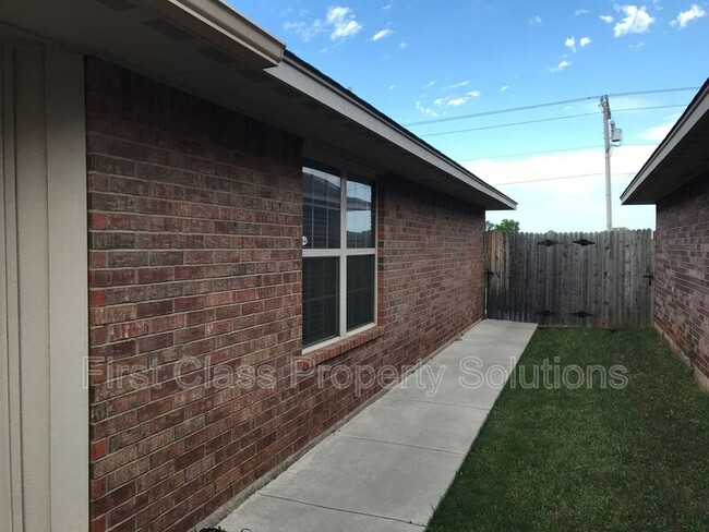 Building Photo - 19816 Serenade Way