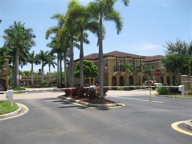 Building Photo - 6920 Julia Gardens Dr