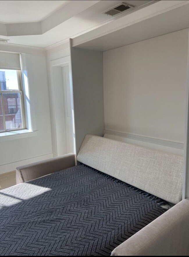 Building Photo - 1451 Park Rd NW