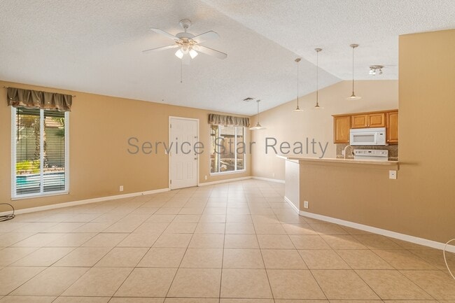 Building Photo - 10415 N 63rd Dr