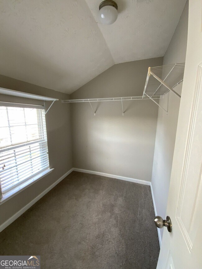 Building Photo - 4905 Vireo Dr