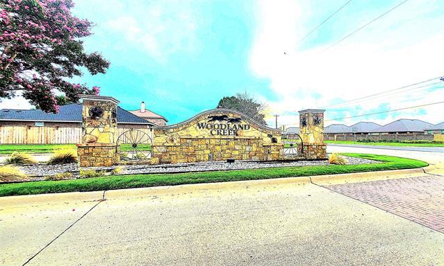 Building Photo - 621 Chestnut Ct