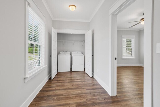 Building Photo - 2 bedroom with bonus space in Cahaba Heights!