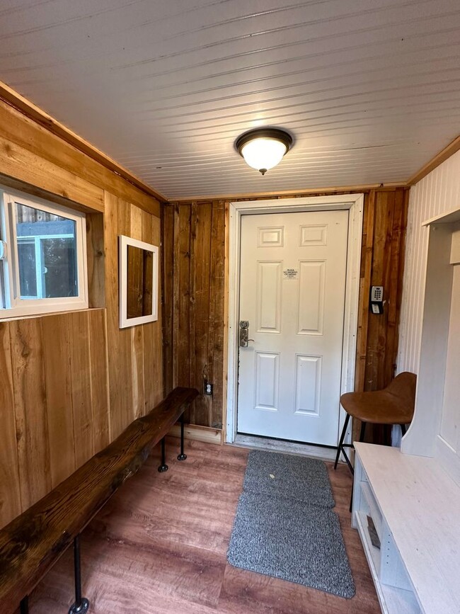 Building Photo - SEASONAL FURNISHED CABIN