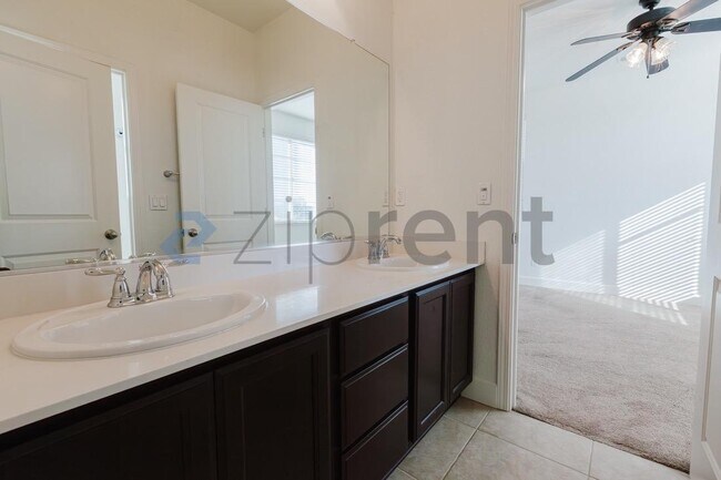 Building Photo - 873 Willow Bridge Dr