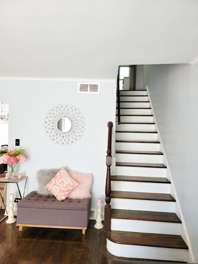 Building Photo - 6530 N Drake Ave