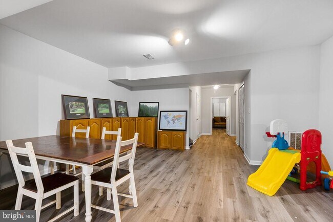 Building Photo - 17 Old Banks Dr