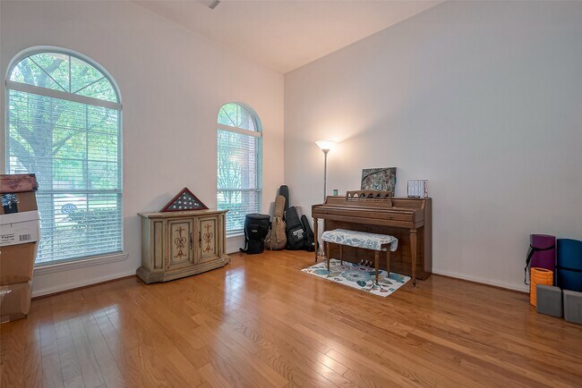 Building Photo - 1007 Casting Springs Way