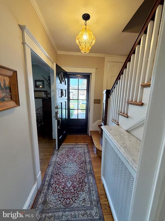 Building Photo - 12 W Oak St