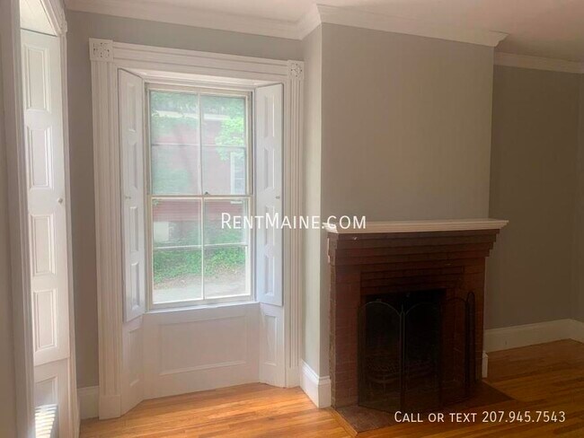 Building Photo - 13 Hudson St