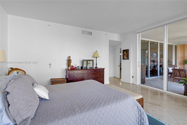 Building Photo - 737 Crandon Blvd