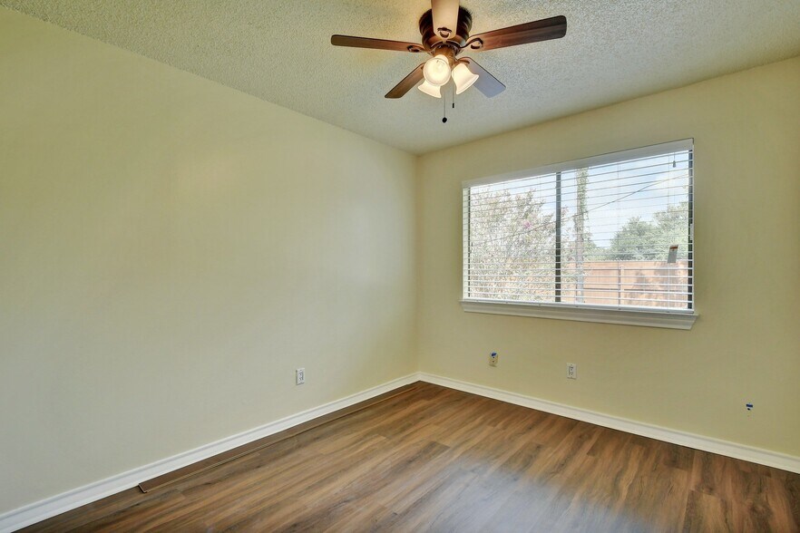 Building Photo - 1622 Peachtree Valley Dr