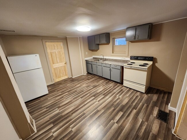 Building Photo - 3 Bedroom Home Available in Harrisburg!