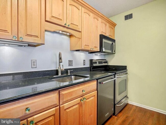 Building Photo - 2555 Pennsylvania Ave NW