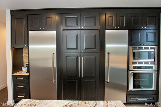 Building Photo - 25925 York Rd