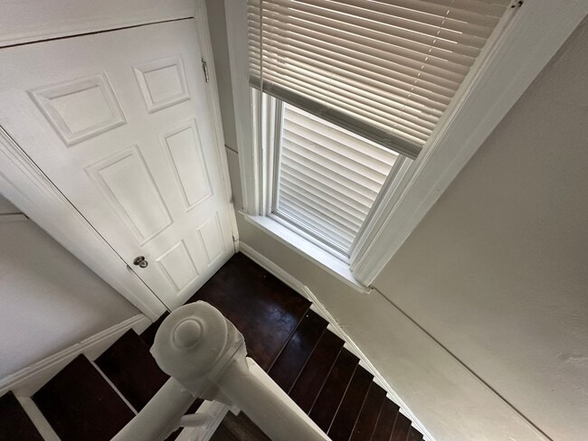 Building Photo - Beautiful Upper Unit in Duplex on Marcum Park Downtown!!!!