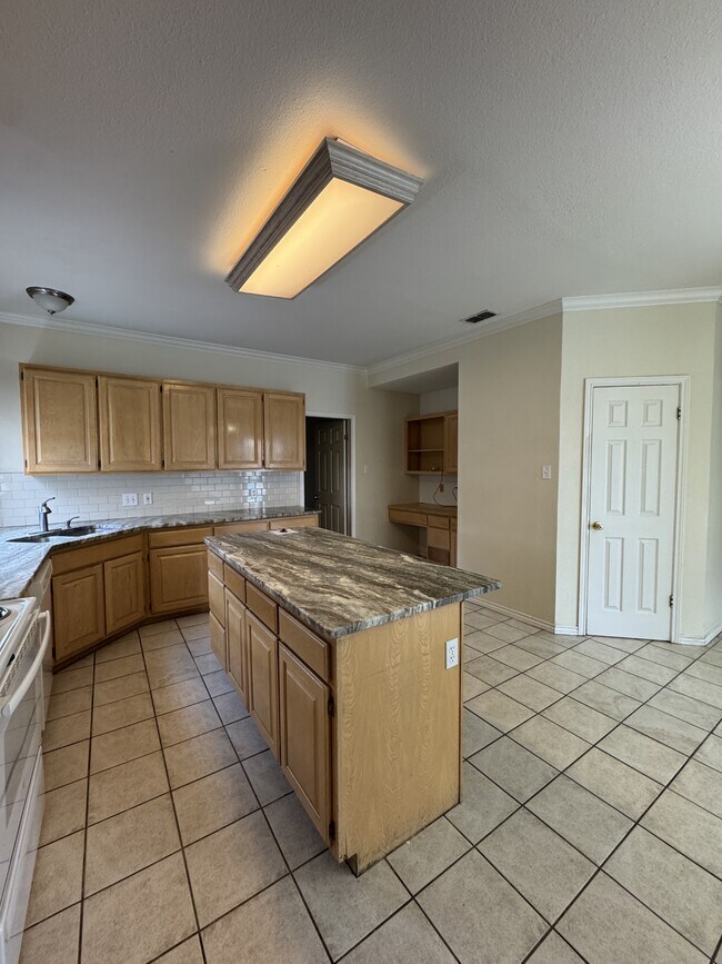 Building Photo - 7033 Bevington Dr