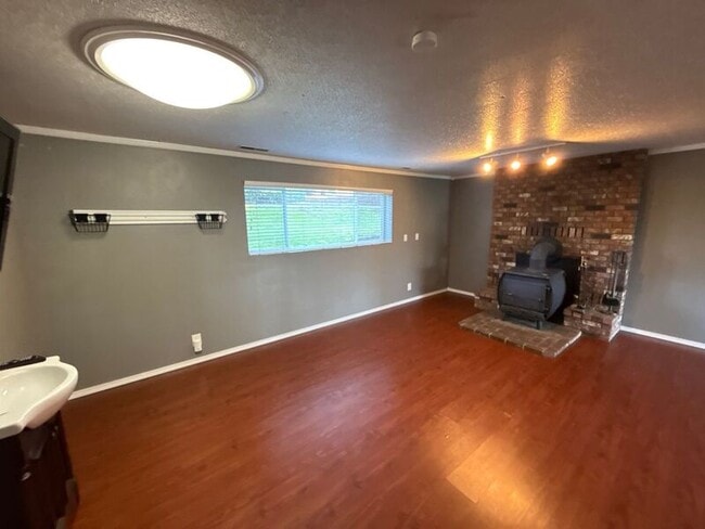 Building Photo - 869 Meadowlawn Dr SE