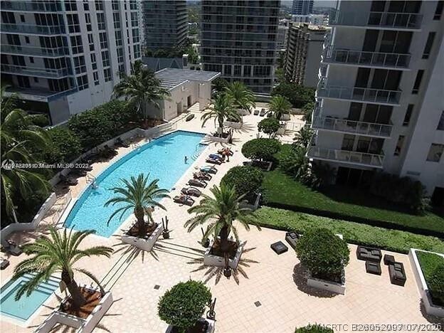 Building Photo - 1060 Brickell Ave
