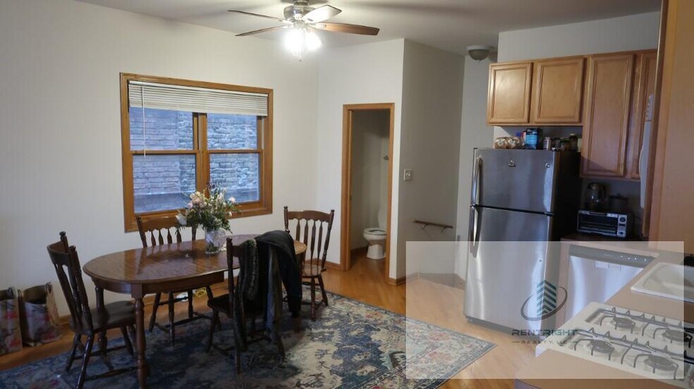 Building Photo - 1446 W Chicago Ave