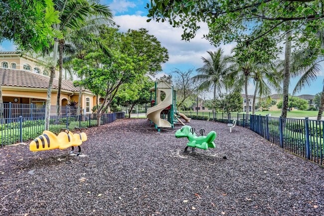 Building Photo - 748 Cresta Cir