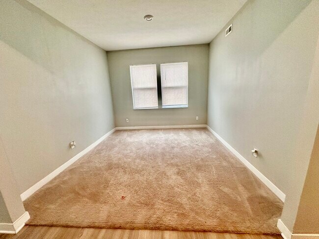 Building Photo - 1287 Bristol Pl