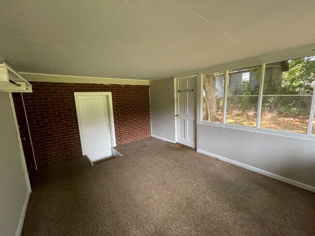 Building Photo - 3 bedroom 1.5 bath house available!   Large yard!