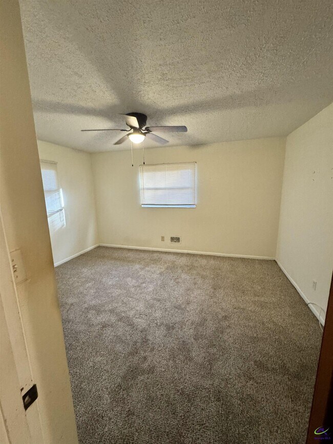 Building Photo - 501 Pinecrest Rd