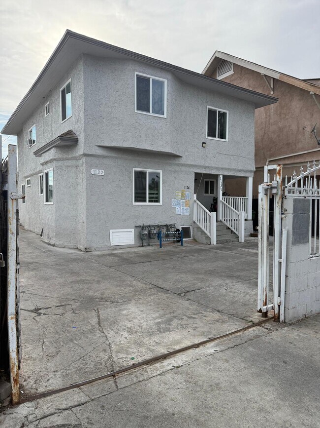 Building Photo - 1122 E 27th St