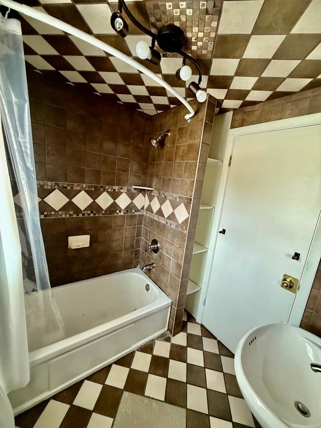 Building Photo - 723 Glendale Ave