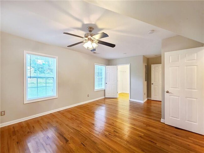 Building Photo - 140 Brook Cir SE