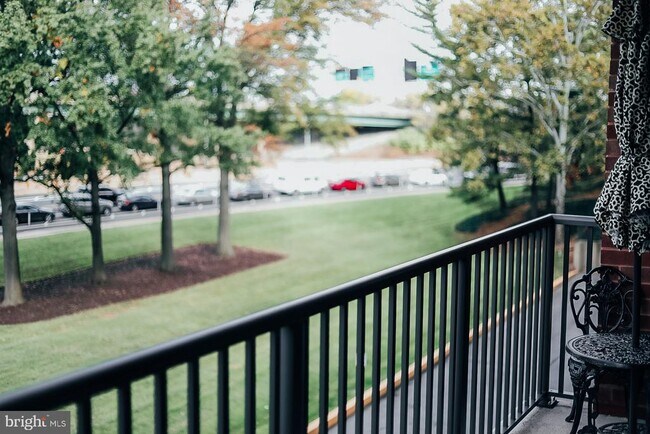 Building Photo - 1300 Army Navy Dr