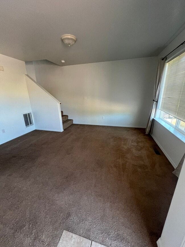 Building Photo - 2 Bedroom, 1.5 Bathroom - Upstairs/Downsta...