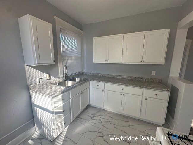 Building Photo - 407 Jackson Ave