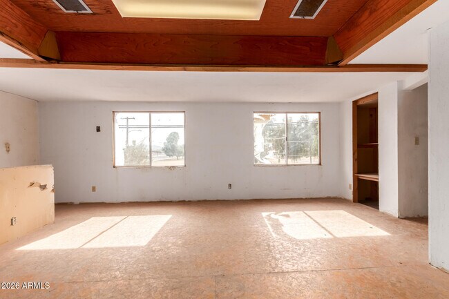 Building Photo - 1125 E 11th St