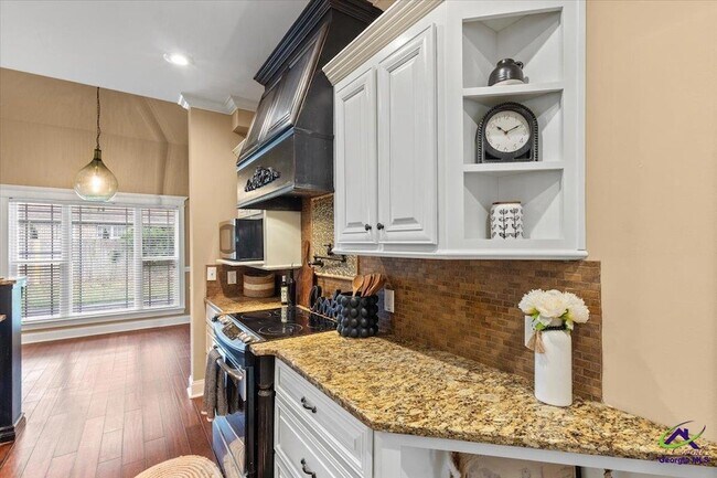 Building Photo - 300 Cheshire Dr