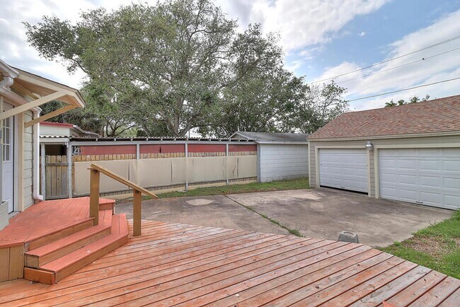 Building Photo - 722 Ralston Ave