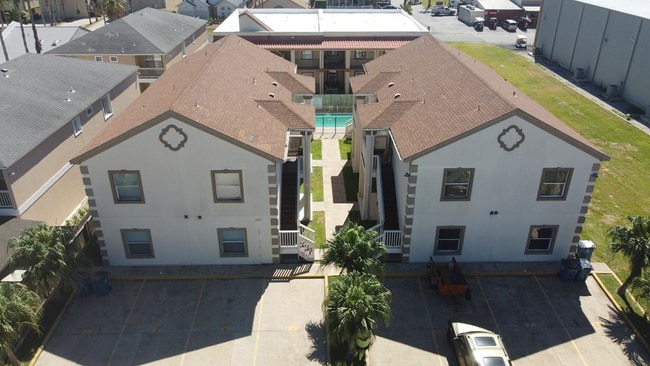 Primary Photo - 107 E Bahama St