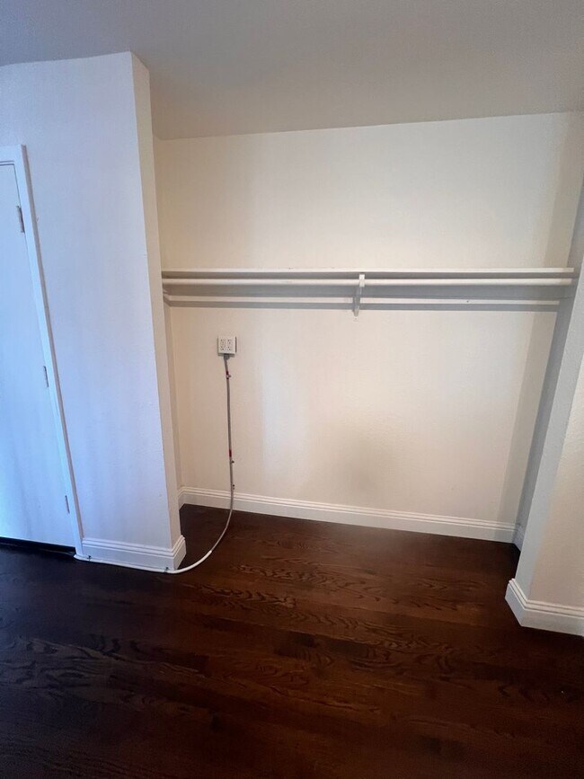 Building Photo - 185 Villa Terrace