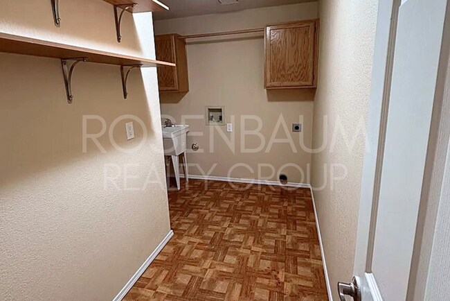 Building Photo - 8886 E Volcano Dr