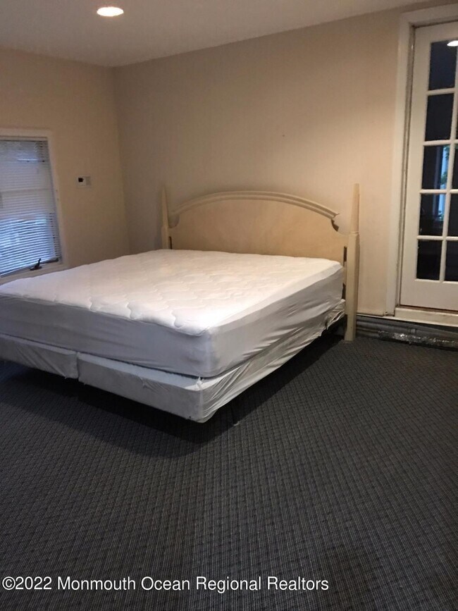 Building Photo - 634 Westwood Ave