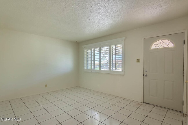 Building Photo - 2125 Pacheco Dr