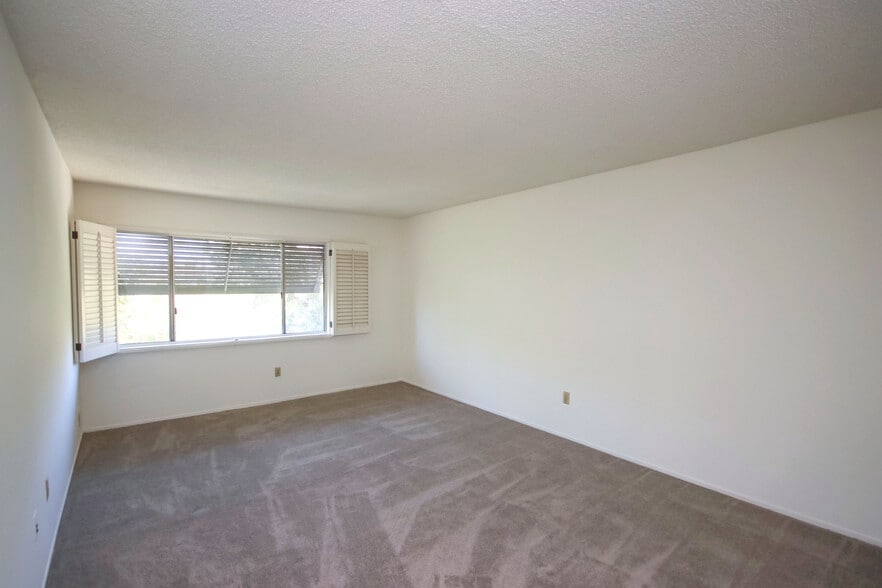 Building Photo - 266 S Madison Ave