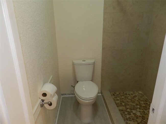 Building Photo - 6307 Bay Club Dr