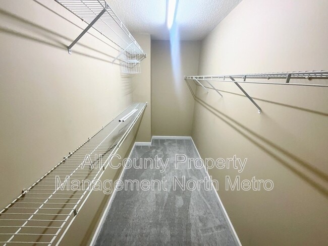 Building Photo - 5990 Barrington Ln