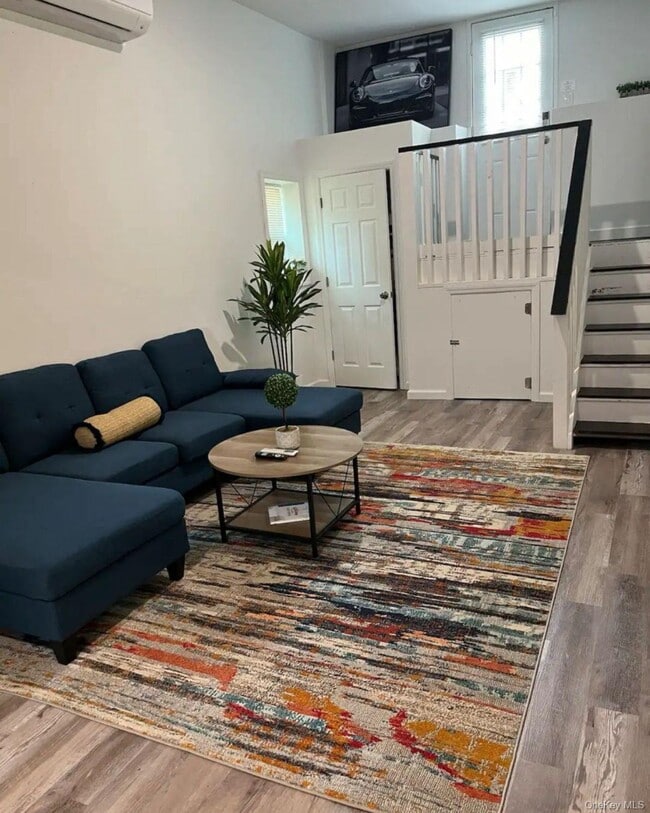 Building Photo - 37 Rugby Dr W