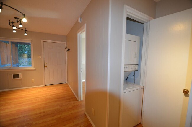 Building Photo - Unfurnished, 10 minutes from Downtown Breck!  In Unit Washer and Dryer!