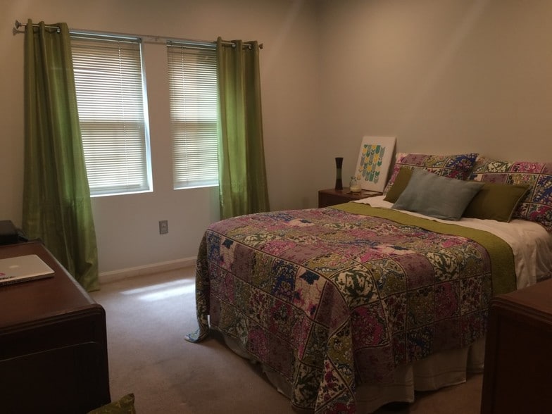 Building Photo - 1900 Key Blvd